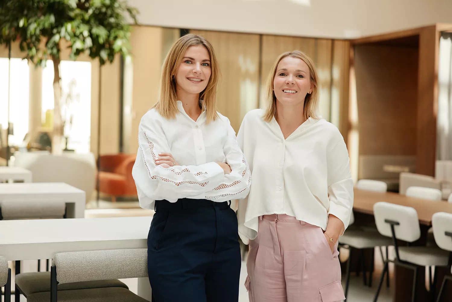 Portrait picture of Stefanie Daenen and Robine Goris, managers of Talent Search. They are standing in a workplace environement